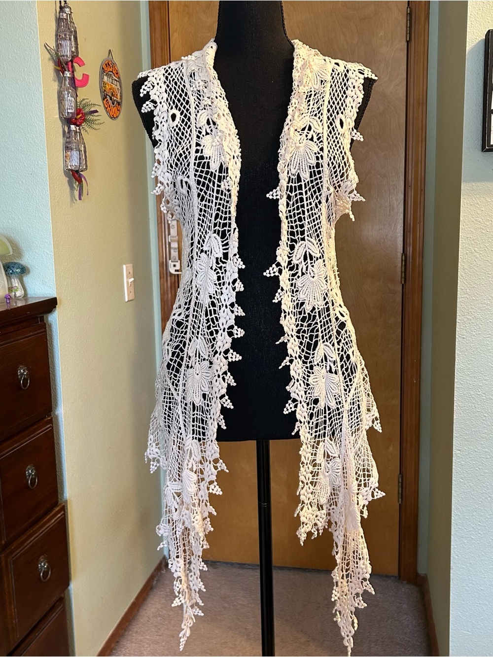 Sun & Shadow ivory crochet floral duster vest pointed hem size S festival boho